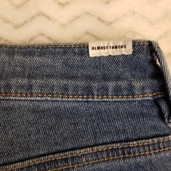 Almost Famous Blue Distressed Jeans With Hole SIZE 9. - Picture 13 of 15